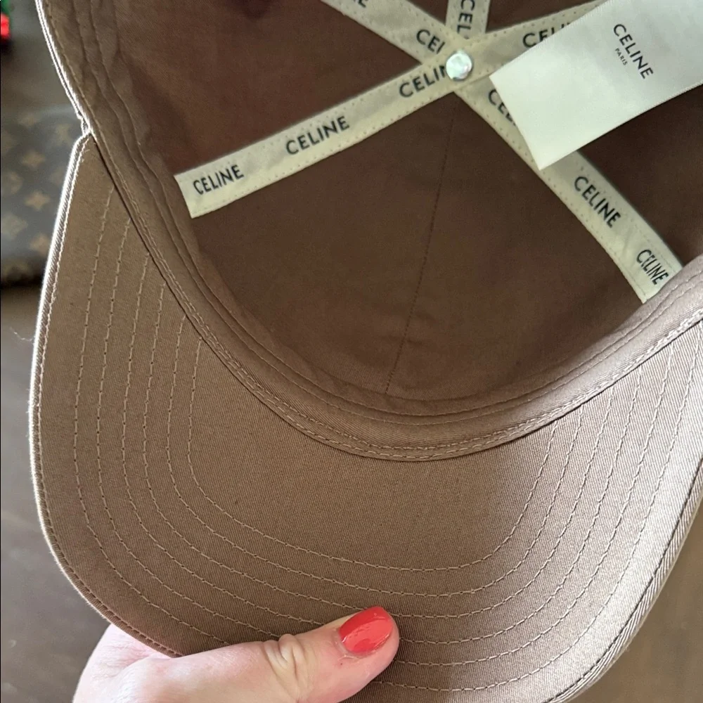 Authentic Celine hat. Never worn - Picture 4 of 8